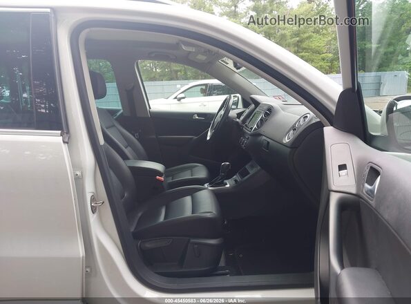 WVGSV7AX0HK031372 2017 VOLKSWAGEN TIGUAN White Սալոնի դիմացի տեսք