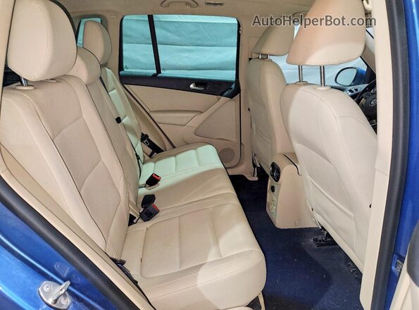 WVGSV7AX2HW500583 2017 VOLKSWAGEN TIGUAN Синий Вид задней части салона