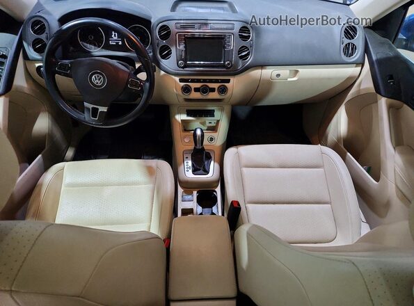 WVGSV7AX2HW500583 2017 VOLKSWAGEN TIGUAN Синий Вид панели приборов