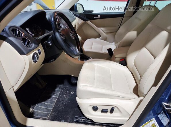 WVGSV7AX2HW500583 2017 VOLKSWAGEN TIGUAN Синий Вид салона спереди