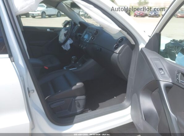 WVGSV7AX2HW502690 2017 VOLKSWAGEN TIGUAN White Вид салону спереду