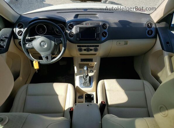WVGSV7AX5HK014776 2017 VOLKSWAGEN TIGUAN White Առջևի վահանակի տեսք