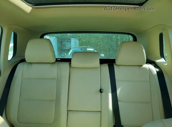 WVGSV7AX5HK014776 2017 VOLKSWAGEN TIGUAN White Հետևի նստատեղերի տեսք