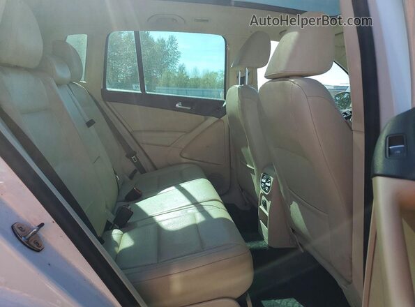 WVGSV7AX5HK014776 2017 VOLKSWAGEN TIGUAN White Սալոնի հետևի տեսք