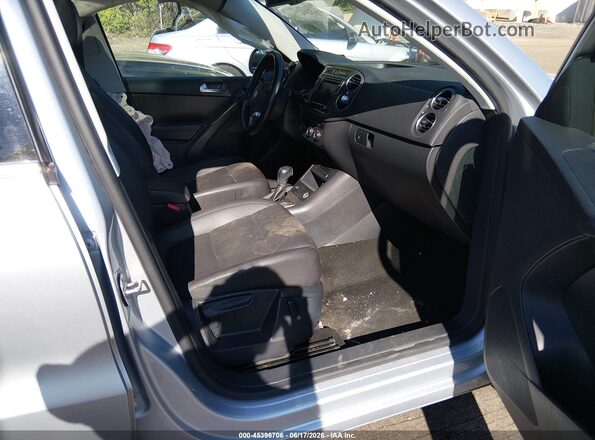 WVGSV7AX6HK003270 2017 VOLKSWAGEN TIGUAN Silver Вид салону спереду