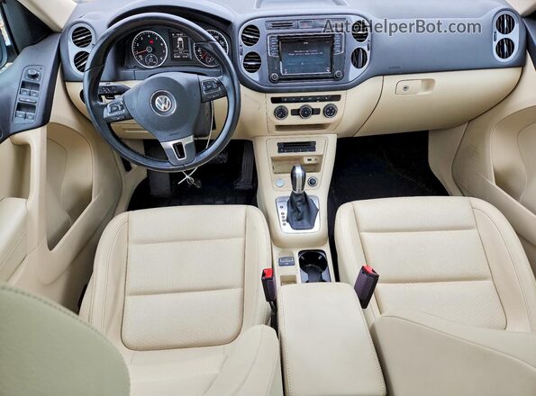 WVGSV7AX7HK005528 2017 VOLKSWAGEN TIGUAN White წინა პანელის ხედი