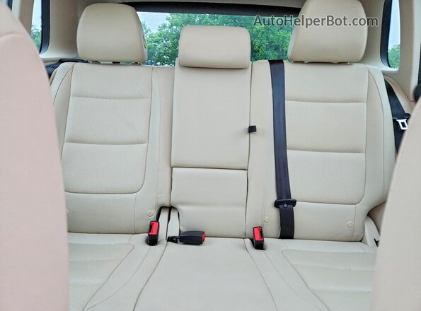 WVGSV7AX7HK005528 2017 VOLKSWAGEN TIGUAN White უკანა სავარძლების ხედი