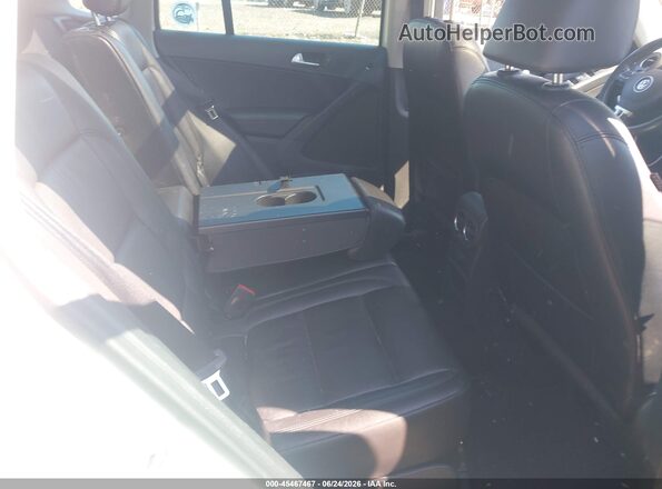 WVGUV7AX0HK015794 2017 VOLKSWAGEN TIGUAN White VIN კოდის სტიკერის ხედი