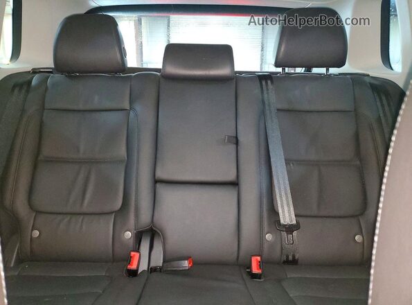 WVGUV7AX7HK022516 2017 VOLKSWAGEN TIGUAN White Rear seats view