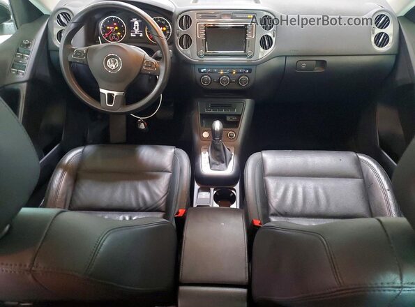 WVGUV7AX7HK022516 2017 VOLKSWAGEN TIGUAN White Dashboard view