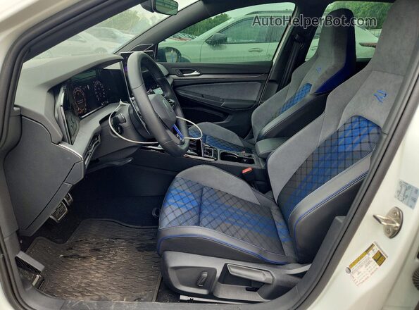 WVWEB7CD0SW215028 2025 VOLKSWAGEN GOLF White Vista interior delantera