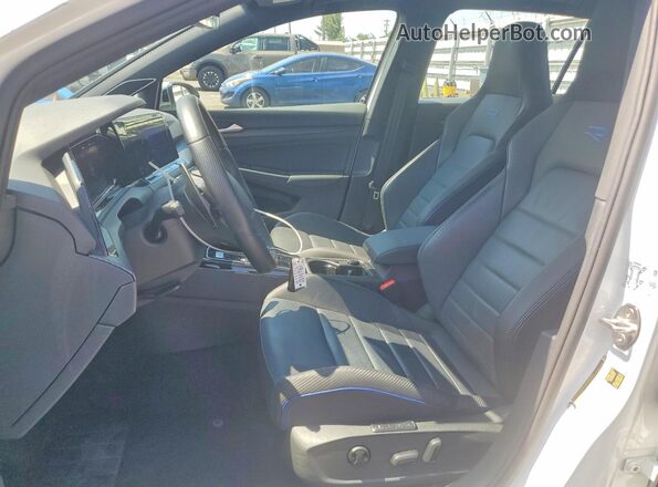 WVWEB7CD4RW128405 2024 VOLKSWAGEN GOLF White Widok wnętrza z przodu