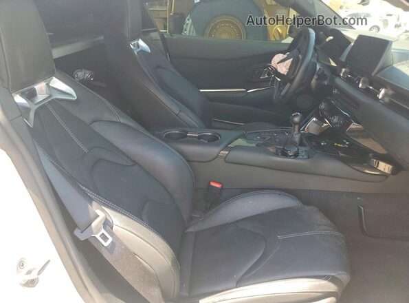 WZ1DB0G01TW072748 2026 TOYOTA GR White Vista de los asientos traseros
