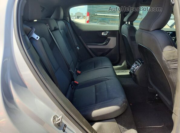 YSMEG3KA1PL125546 2023 POLESTAR 2 Silver Rear seats view