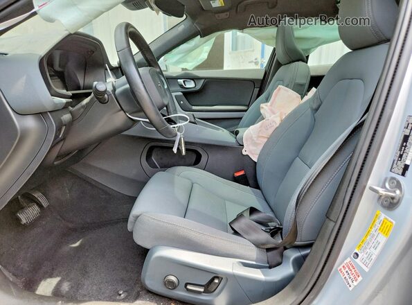 YSMEG3KA5PL149588 2023 POLESTAR 2 Серебряный Вид салона спереди