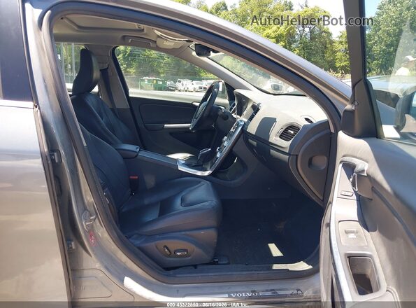 YV126MFKXG2404245 2016 VOLVO S60 Gray Սալոնի դիմացի տեսք