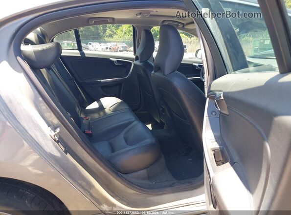 YV126MFKXG2404245 2016 VOLVO S60 Gray VIN կոդի պիտակի տեսք