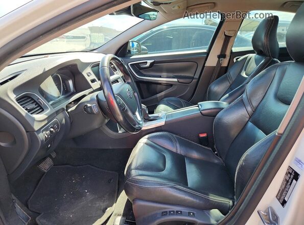 YV126MFL0H2430556 2017 VOLVO S60 White Вид салону спереду