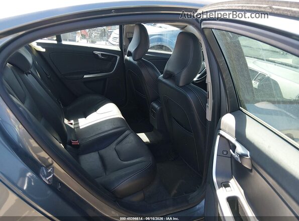 YV126MFL1H2425043 2017 VOLVO S60 Серебряный Вид наклейки с VIN-кодом