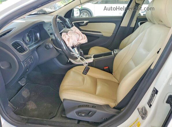 YV126MFL7H2422731 2017 VOLVO S60 White წინა სალონის ხედი