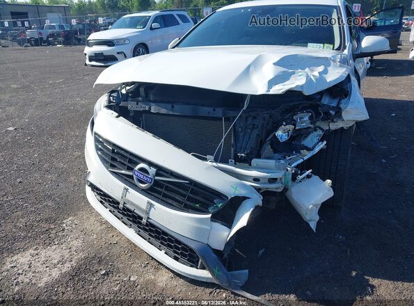 YV126MFLXH2432539 2017 VOLVO S60 White Front view