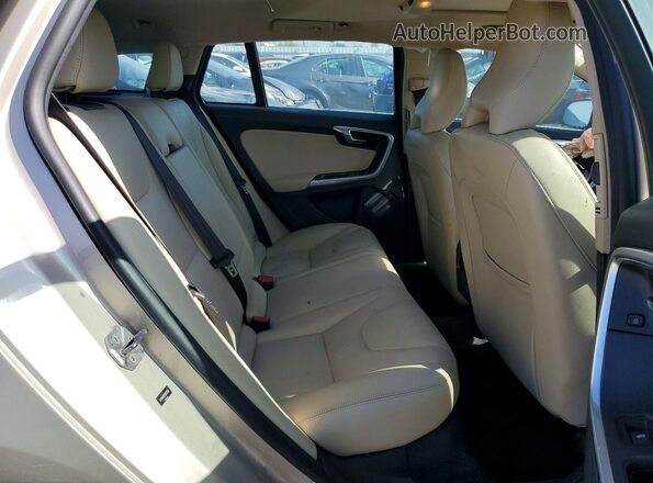 YV140MEK7H1373054 2017 VOLVO V60 Beige Widok tylnych siedzeń