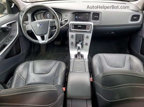 YV140MTL4J2457506 2018 VOLVO S60 Black Vista del salpicadero