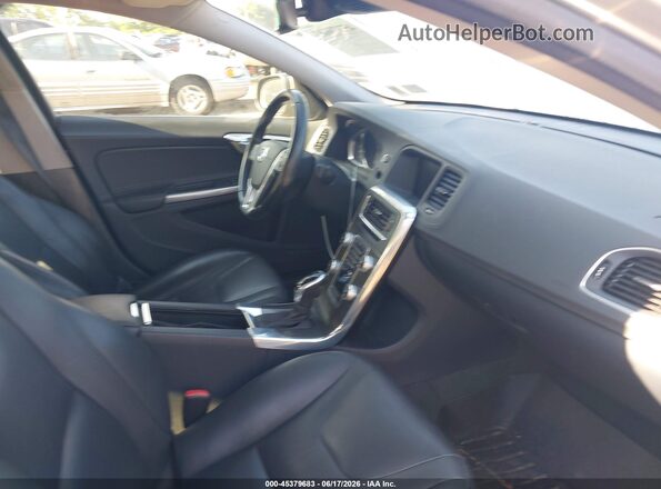 YV1612TK3G2394487 2016 VOLVO S60 Gray წინა სალონის ხედი