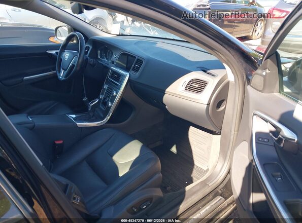 YV1612TKXG2411382 2016 VOLVO S60 Черный Вид салона спереди