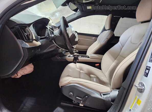 YV4062PE4T1509368 2026 VOLVO XC90 White წინა სალონის ხედი