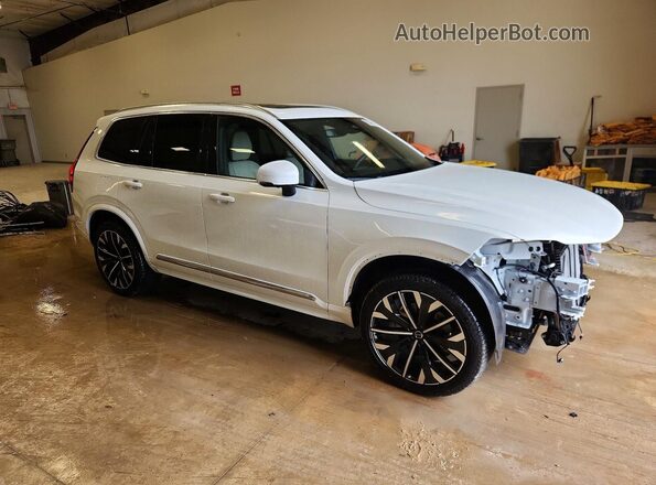 YV4062PF9T1526434 2026 VOLVO XC90 Белый Передняя правая четверть