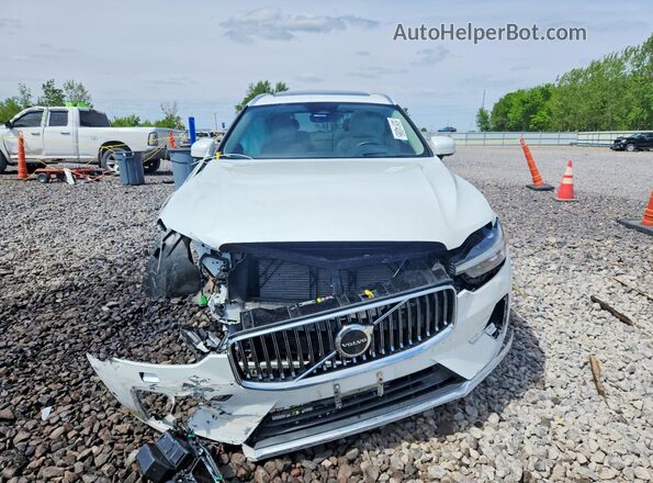 YV4062RL8N1954131 2022 VOLVO XC60 White Front view