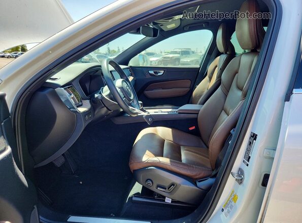 YV4102DK0M1850140 2021 VOLVO XC60 White Սալոնի դիմացի տեսք