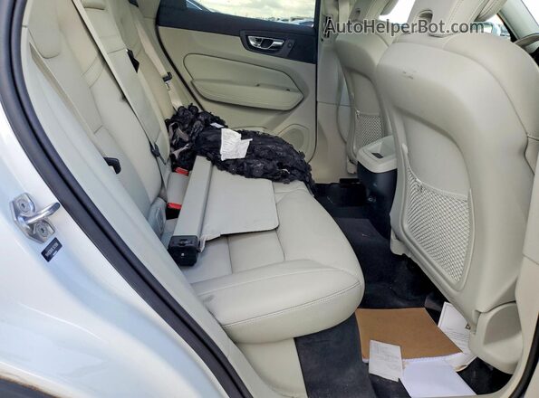 YV4102DK8L1572098 2020 VOLVO XC60 White Հետևի նստատեղերի տեսք