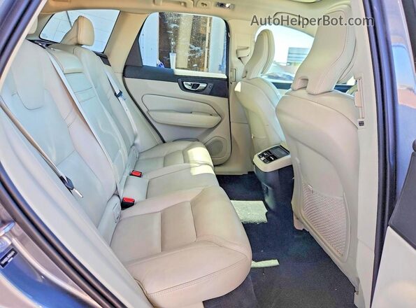 YV4102DL2M1854974 2021 VOLVO XC60 Gray Rear interior view
