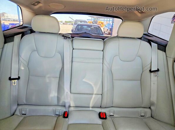 YV4102DL2M1854974 2021 VOLVO XC60 Gray Rear seats view