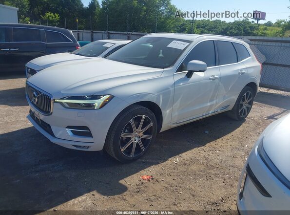 YV4102DLXL1559894 2020 VOLVO XC60 White Vista tres cuartos delantera izquierda