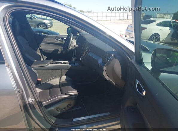 YV4102DM2L1512402 2020 VOLVO XC60 Gray Սալոնի դիմացի տեսք