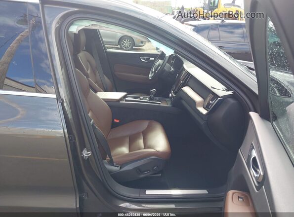 YV4102RK1M1824123 2021 VOLVO XC60 Gray Vista interior delantera