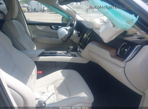 YV4102RK2M1868793 2021 VOLVO XC60 Gray Vista interior delantera
