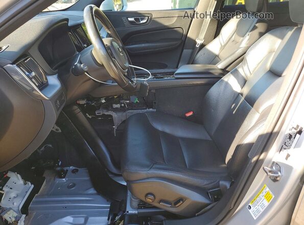 YV4102RK7L1518025 2020 VOLVO XC60 Silver Widok wnętrza z przodu