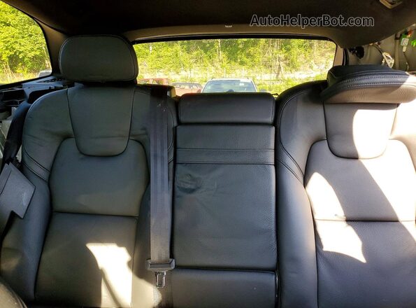 YV4102RK7L1518025 2020 VOLVO XC60 Silver Widok tylnych siedzeń