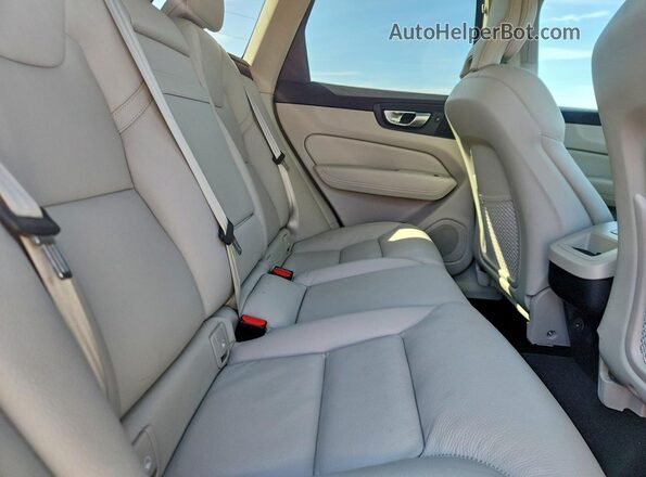 YV4102RKXM1763645 2021 VOLVO XC60 Синий Вид задней части салона