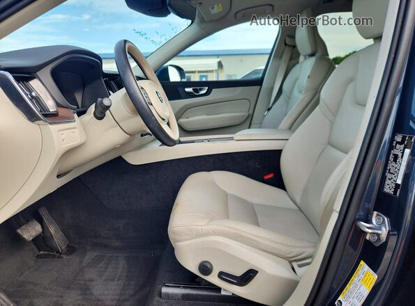 YV4102RKXM1763645 2021 VOLVO XC60 Синий Вид салона спереди