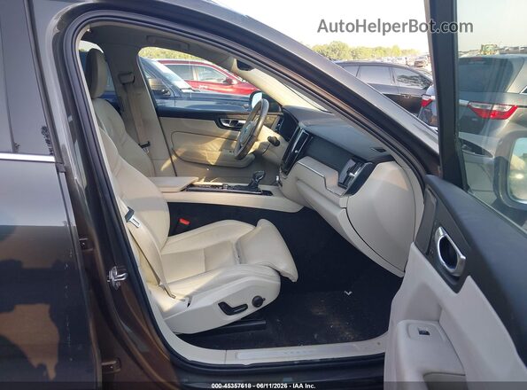 YV4102RL1M1809467 2021 VOLVO XC60 Black Widok wnętrza z przodu