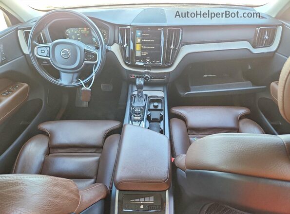 YV4102RL4J1025800 2018 VOLVO XC60 Gray Vista del salpicadero