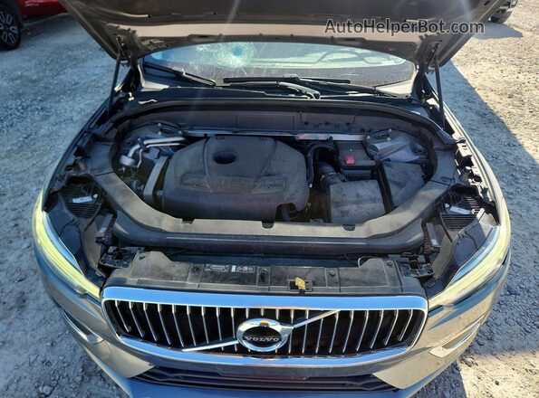 YV4102RL4J1025800 2018 VOLVO XC60 Gray Vista del compartimento del motor