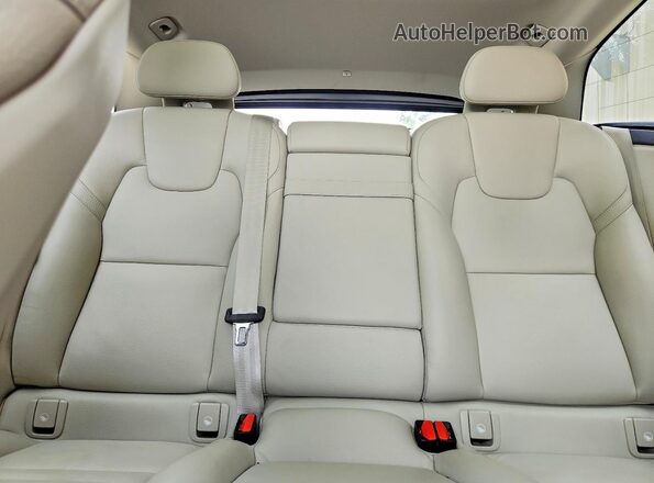 YV4102RL7J1091936 2018 VOLVO XC60 White Vista de los asientos traseros