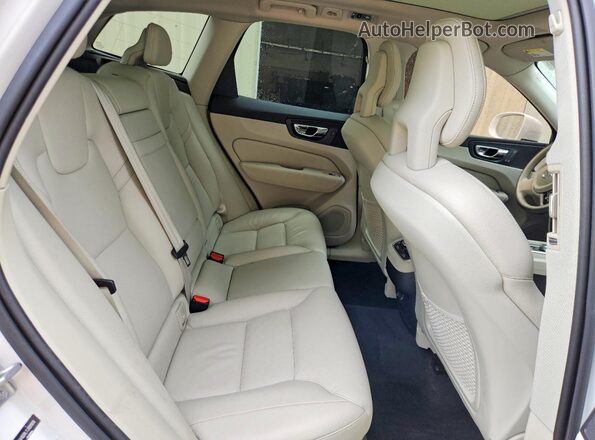 YV4102RL7J1091936 2018 VOLVO XC60 White Vista interior trasera