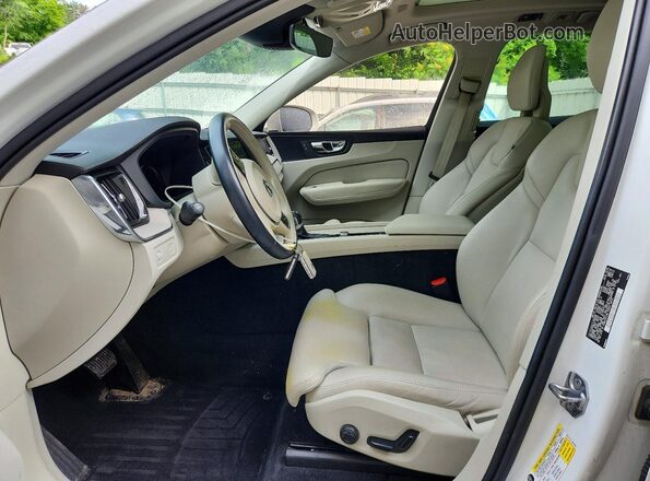 YV4102RL7J1091936 2018 VOLVO XC60 White Vista interior delantera